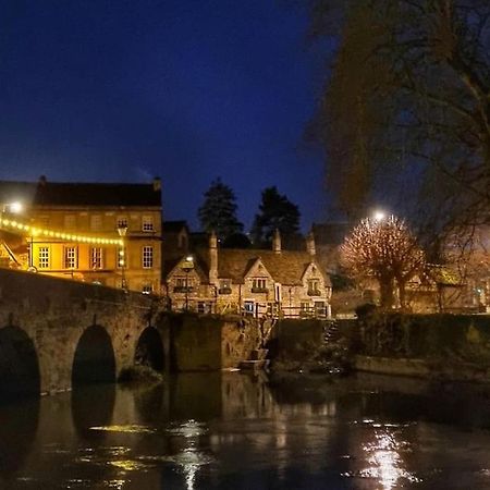 Period Apartment, Great Views, In Heart Of Town. Bradford-On-Avon Екстер'єр фото