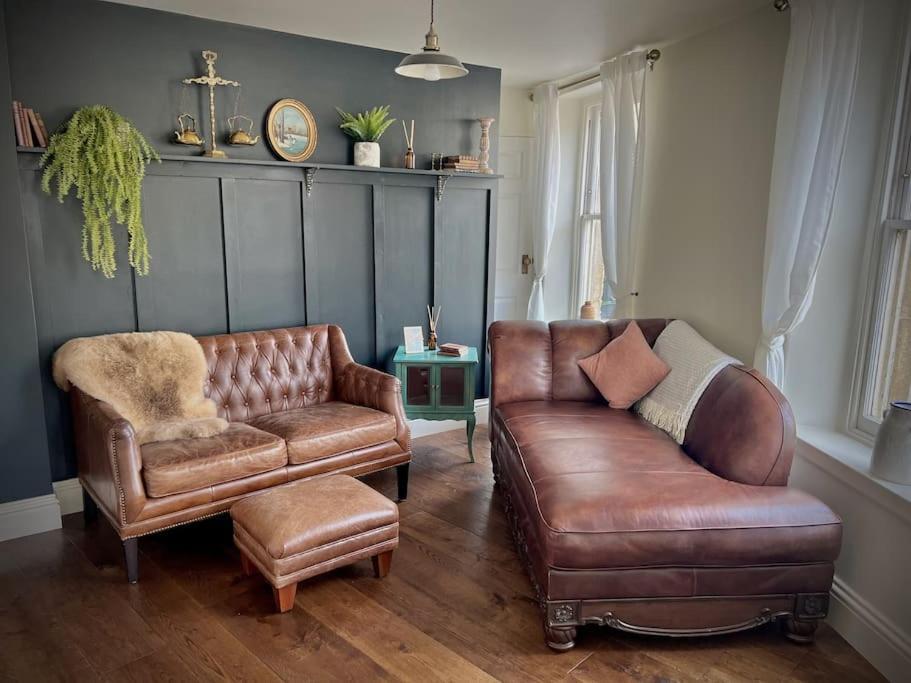 Period Apartment, Great Views, In Heart Of Town. Bradford-On-Avon Екстер'єр фото