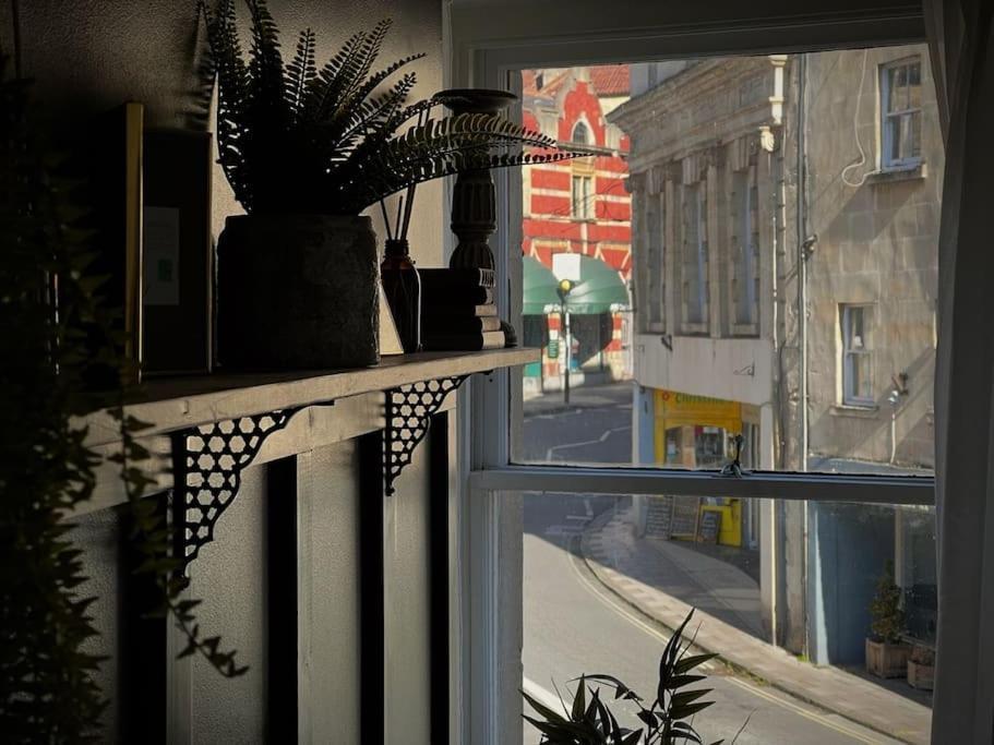 Period Apartment, Great Views, In Heart Of Town. Bradford-On-Avon Екстер'єр фото