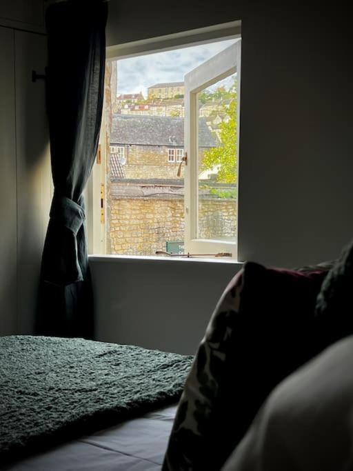 Period Apartment, Great Views, In Heart Of Town. Bradford-On-Avon Екстер'єр фото