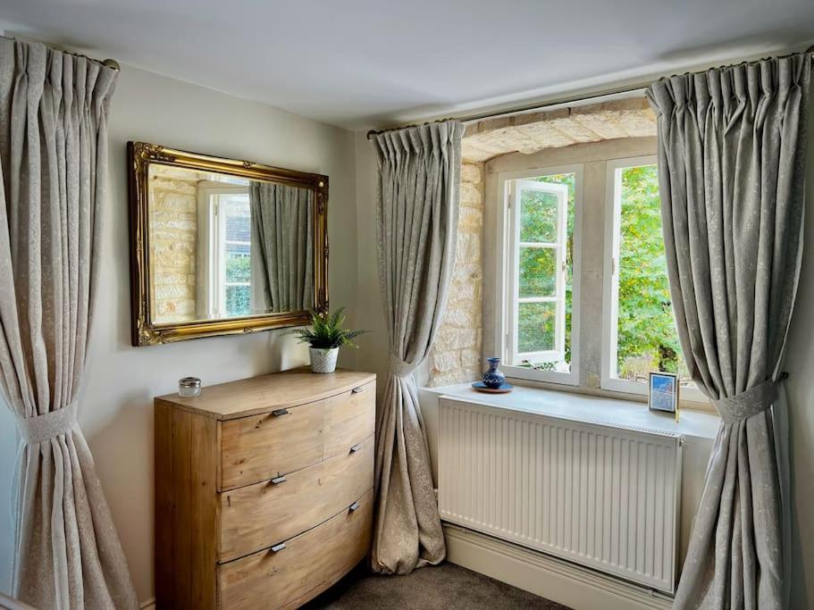 Period Apartment, Great Views, In Heart Of Town. Bradford-On-Avon Екстер'єр фото