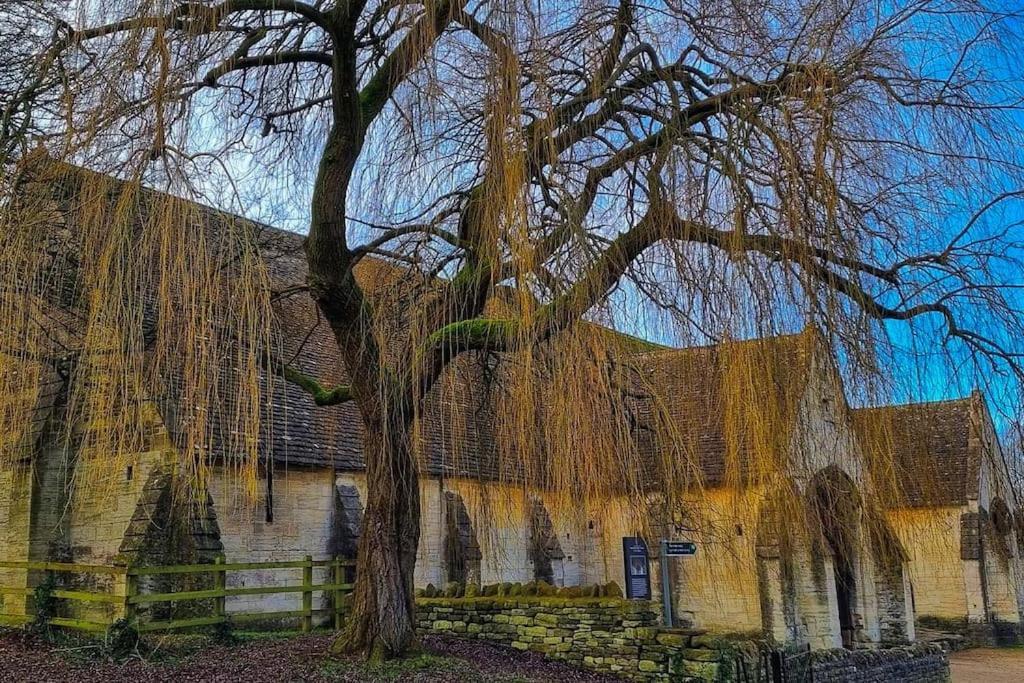 Period Apartment, Great Views, In Heart Of Town. Bradford-On-Avon Екстер'єр фото