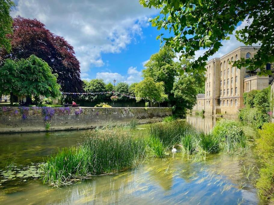 Period Apartment, Great Views, In Heart Of Town. Bradford-On-Avon Екстер'єр фото