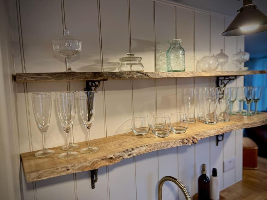 Period Apartment, Great Views, In Heart Of Town. Bradford-On-Avon Екстер'єр фото